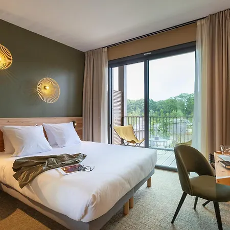 Le Bout Du Parc De Hotel Versailles